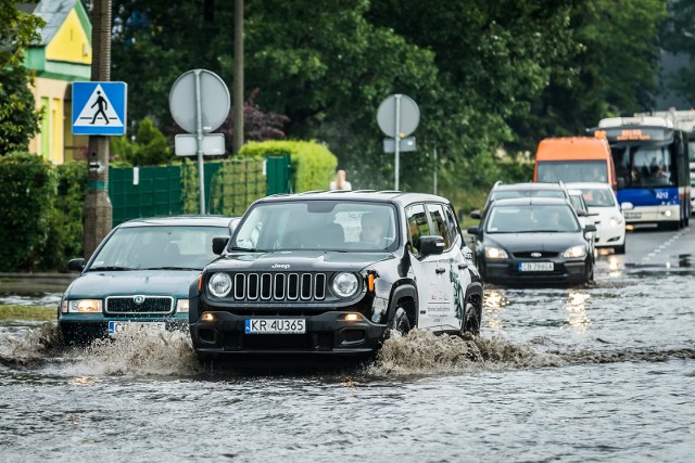 IMGW ostrzega przed intensywnymi opadami deszczu w województwie kujawsko-pomorskim.