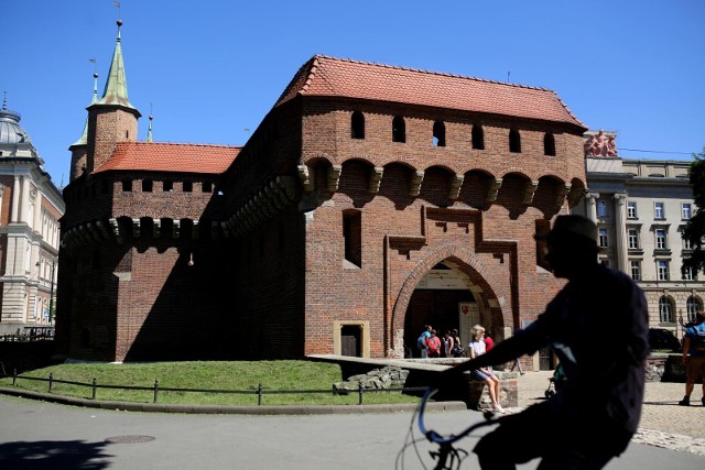 Zdjęcia do komedii romantycznej "Parada serc" będą realizowane m.in. w pobliżu Barbakanu