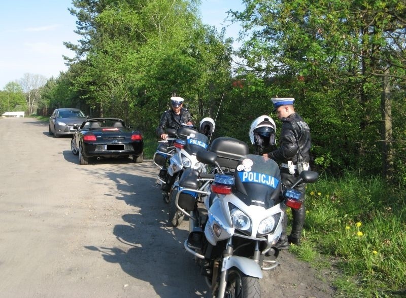 Poruszanie się motocyklem pozwala mundurowym dostać się...