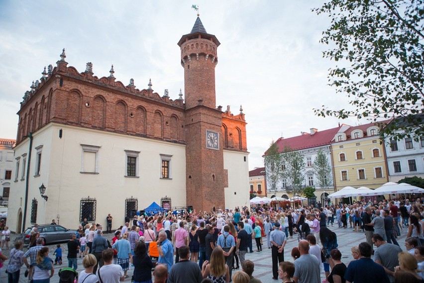 Letnia potańcówka na tarnowskim Rynku