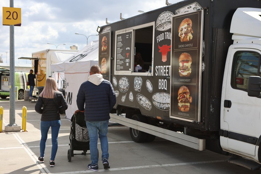 Smakowity początek wiosny w Lublinie. Na parkingu przy Felicity trwa zlot food trucków. Zobacz zdjęcia