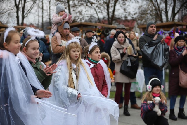 Już po raz 2. w niedzielę, 3 grudnia w Morawicy odbędzie się Jarmark Bożonarodzeniowy. A tak było podczas pierwszego jarmarku.