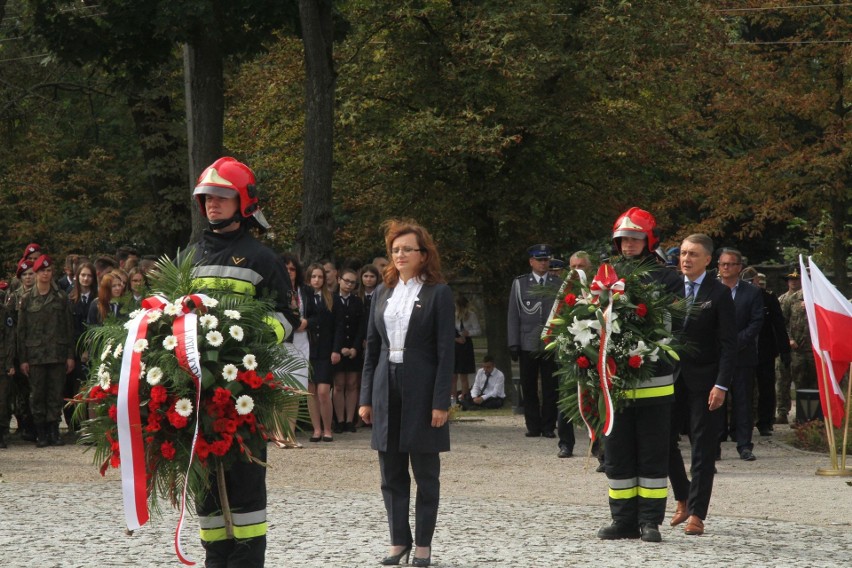 W Kielcach pod pomnikiem Homo Homini wspominano ofiary zamachu z 11 września 2001 roku