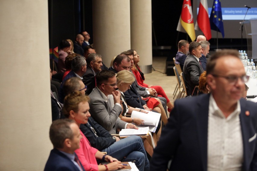 17 radnych powiedziało „nie”. Sejmik województwa nie uchylił „stanowiska anty-LGBT”