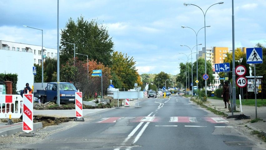 Na remontowanej ulicy Zwierzynieckiej w Tarnobrzegu wprowadzają ruch jednokierunkowy. Zobacz zdjęcia z przebudowy i mapę 