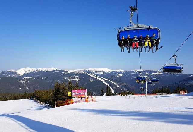 Sezon narciarski 2020/2021 w Czechach.Ośrodek Szpindlerowy Młyn - Święty Piotr. Zobacz kolejne zdjęcia. Przesuwaj zdjęcia w prawo - naciśnij strzałkę lub przycisk NASTĘPNE