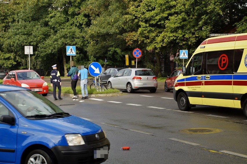 Potrącenie rowerzysty na ulicy Lutosławskiego w Słupsku [ZDJĘCIA]