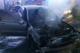 Pożar samochodu w Ćmińsku. W akcji trzy zastępy strażaków
