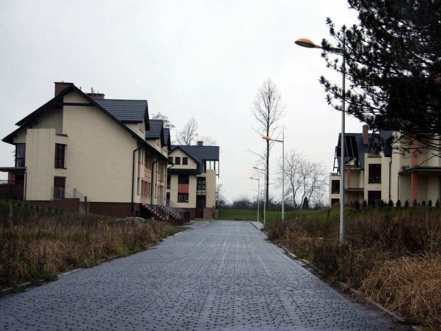 Gmina ma 7 działek w rejonie ulicy Tęczowej, na nowobudowanym osiedlu domów jednorodzinnych.