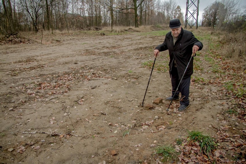 Zapadlisko na koronie nasypu w okolicach 65 km linii...