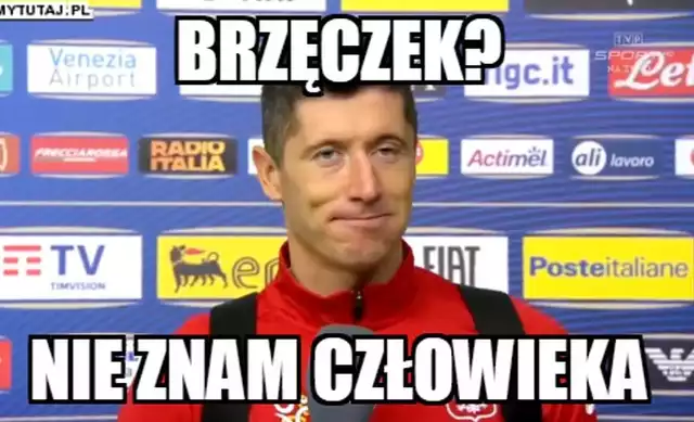 Polska przegrała z Holandią 1:2 w Chorzowie w ostatnim meczu Ligi Narodów UEFA. Ozdobą meczu był fantastyczny gol Kamila Jóźwiaka, a wydarzeniem zdjęcie po pierwszej połowie Roberta Lewandowskiego. Kibice nie mają wątpliwości: i tak mieliśmy więcej szczęścia, niż wielkiej gry, a najlepszym zawodnikiem w polskiej kadrze był bramkarz Łukasz Fabiański. Zobaczcie najlepsze memy po meczu Polska - Holandia.Na następnych zdjęciach kolejne memy i komentarze. Aby przejść do galerii, przesuń zdjęcie gestem lub naciśnij strzałkę w prawo.