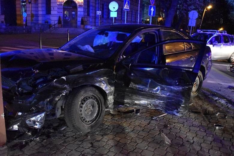 Nowy Sącz. Na skrzyżowaniu ul. Jagiellońskiej i Mickiewicza średnio co miesiąc dochodzi do wypadku