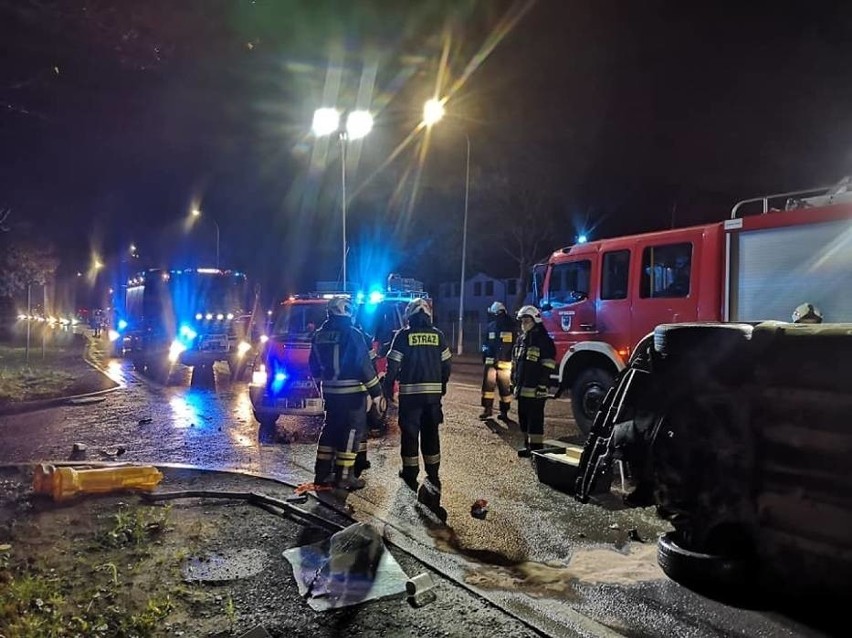 Wypadek w Nowym Tuchomiu 18.11.2020 r. W drodze na miejsce doszło do kolizji z udziałem wozu strażackiego