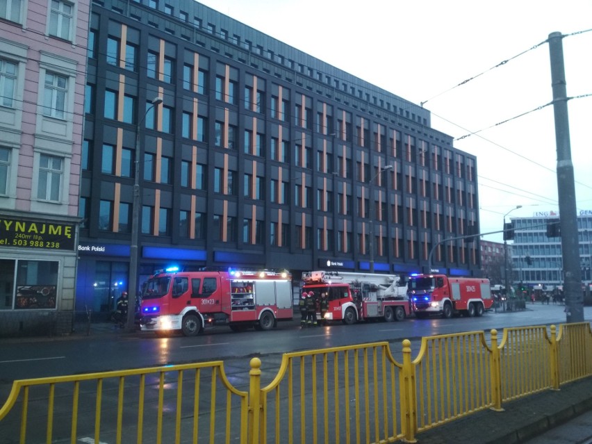 Strażacy ugasili niewielki pożar w budynku poczty przy al. Niepodległości