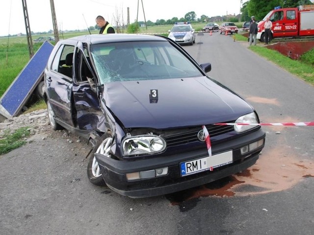 Wypadek w Chrząstowie koło Mielca. Sprawca &#8211; kierowca volkswagena golfa był nietrzeźwy. 