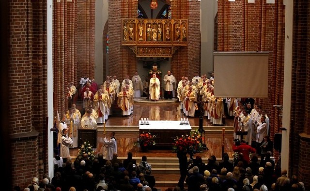 Msza święta z okazji 10-lecia sakry biskupiej arcybiskupa Andrzeja Dzięgi