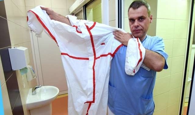 Specjalnego przeznaczenia kombinezonami szpital zakaźny dysponuje, ale czeka na modele, którym niestraszny jest nawet wirus ebola