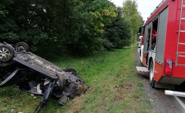 Do wypadku doszło w piątek około godziny 9.00 drodze krajowej nr 65 w miejscowości Przytuły (pow. olecki)