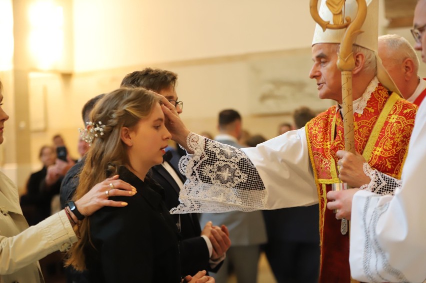 Ksiądz biskup Marian Florczyk w sobotę udzielił sakramentu...