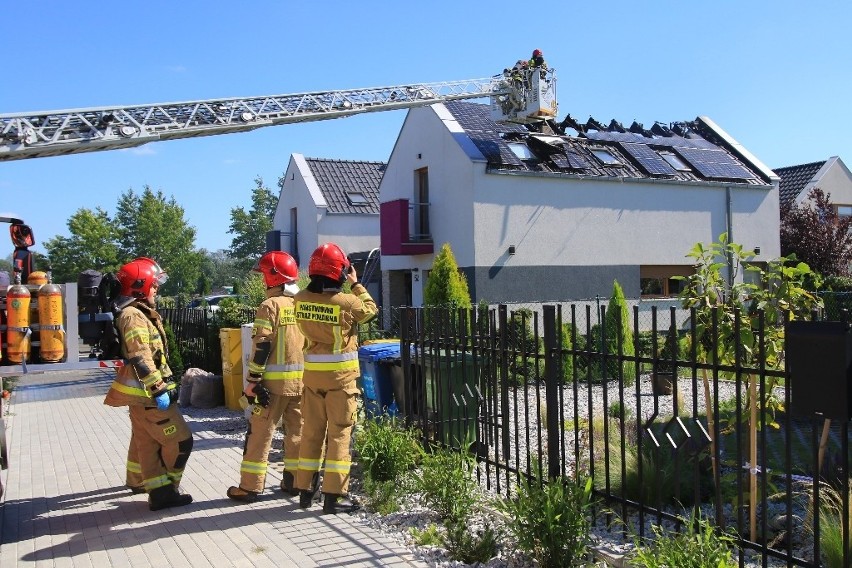 Pożar domu jednorodzinnego w Bielanach Wrocławskich