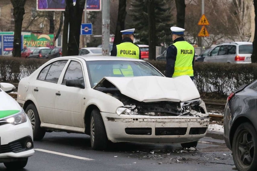 Wypadek na Powstańców Śląskich. Są utrudnienia