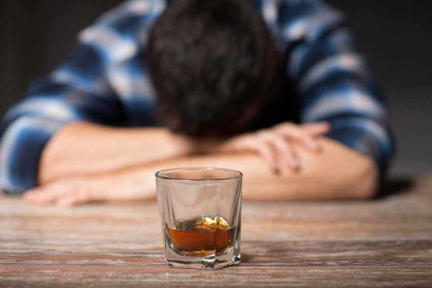 Według WHO pijemy niemal tyle czystego alkoholu „na głowę” ile pod koniec lat 70. 