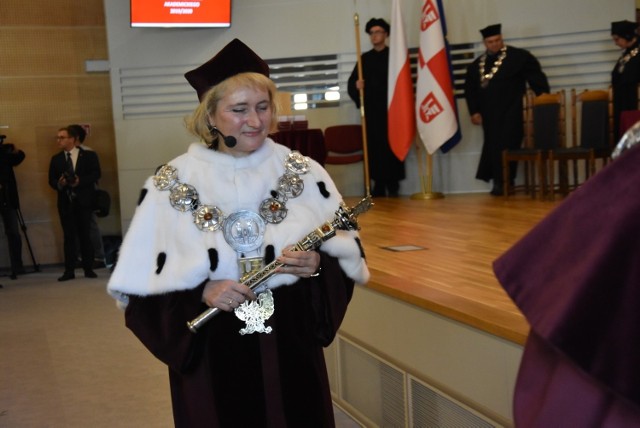 Rektor Uniwersytetu Humanistyczno-Przyrodniczego w Częstochowie prof. Anna Wypych-Gwrońska