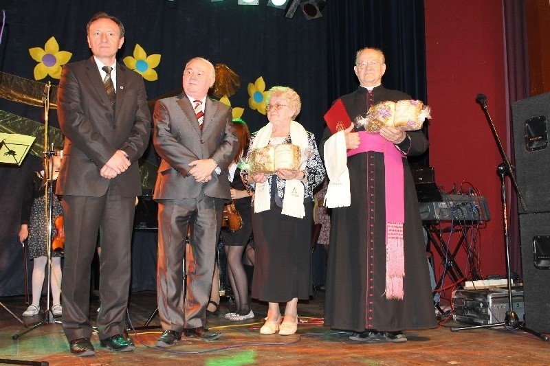 Senioralia 2012 w Oleśnie. Od lewej: oleski burmistrz...