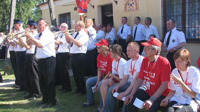 Gościom z autobusu wyborczego Jarosława Kaczyńskiego zagrała gminna orkiestra strażacka. Więcej zdjęć w galerii FOTO.