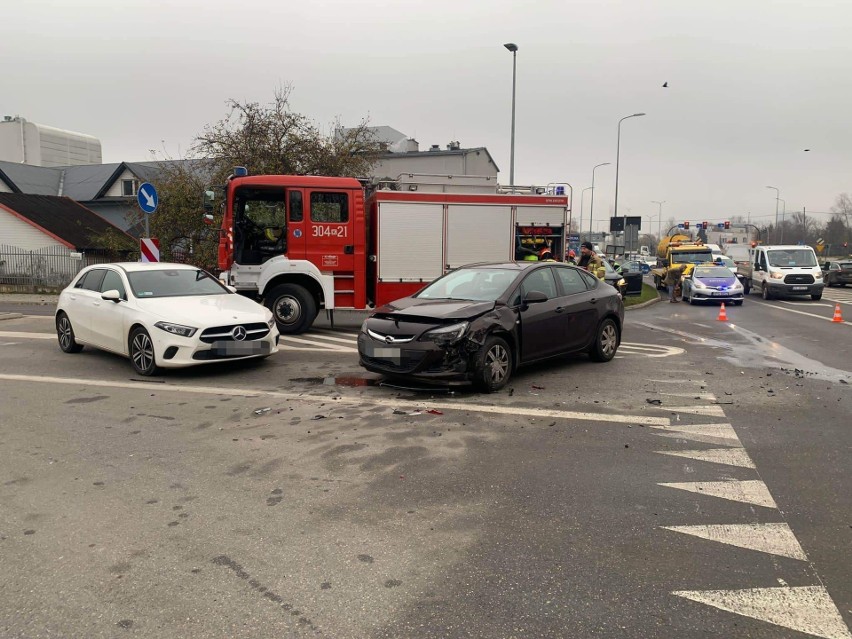 Kraków. Zderzenie trzech samochodów w Płaszowie