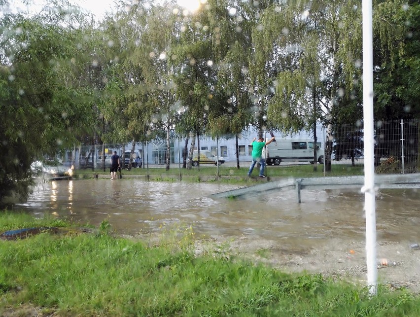 Ulewa za osiedlem Architektów.