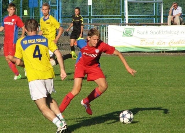 Piłkarze Tura przegrali sparing na własnym boisku