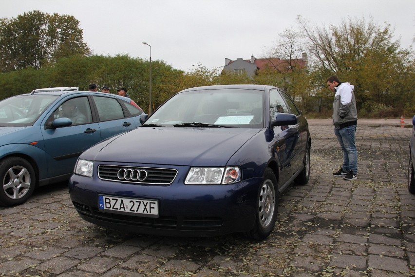 VW rządziły na ostrołęckiej giełdzie samochodowej [ZDJĘCIA]