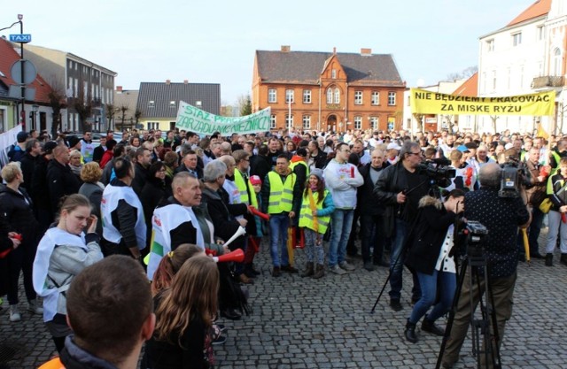 W niedzielnej manifestacji wzięło udział ponad 400 pracowników