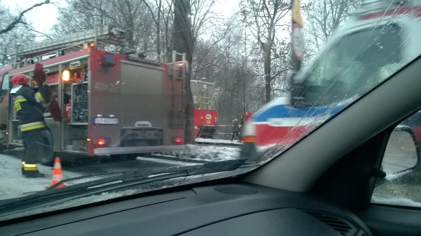 Wypadek w Bytomiu: Samochód dostawczy uderzył w tramwaj