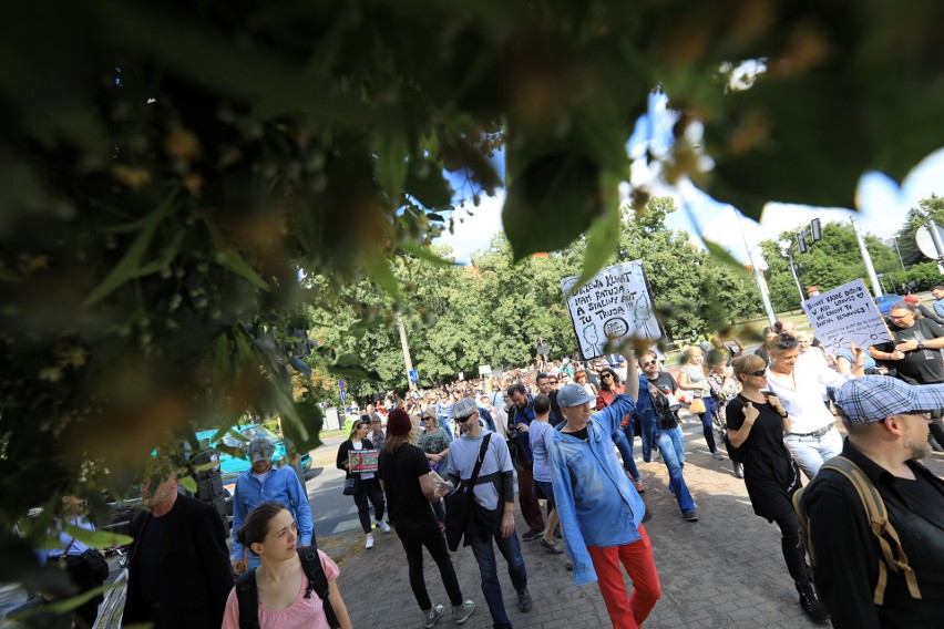 Podczas obu demonstracji i czwartkowych rozmów opiekunowie...