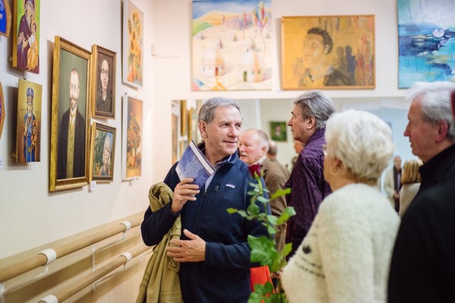 W Wielickim Centrum Kultury otwarto nową wystawę Art Klubu. Ekspozycję prac artystów z renomowanej grupy twórczej - która w przyszłym roku będzie świętowała jubileusz 30-lecia - można oglądać do 24 czerwca 2022