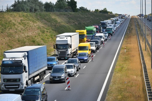 Ogromne utrudnienia mają związek z pracami prowadzonymi na autostradzie.