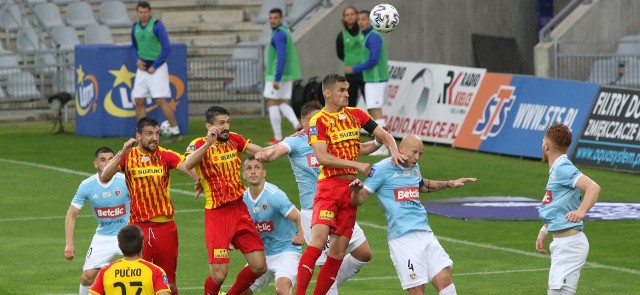 Korona Kielce mimo ambitnej postawy przegrała z Piastem Gliwice 1:2, ale od 27 minucie grała w dziesiątkę.