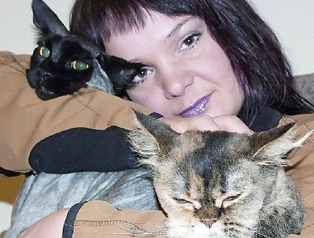 Monika Wiszniewska, lekarz weterynarii w Zielonej Górze. Na zdjęciu ze swoimi ukochanymi kotkami Kawą i Koną.