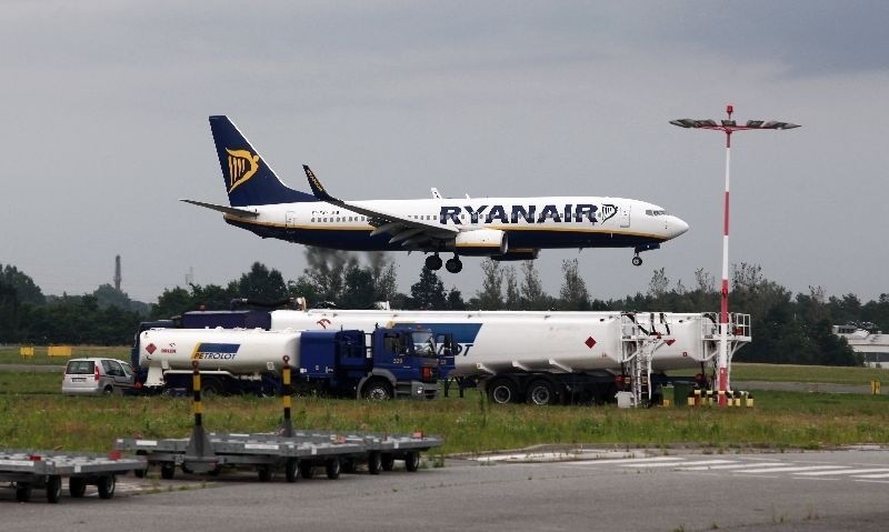Samolot Ryanair zamiast w Krakowie wylądował w Łodzi