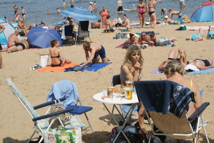 W sobotę nie brakowało chętnych do plażowania nad Pogorią...