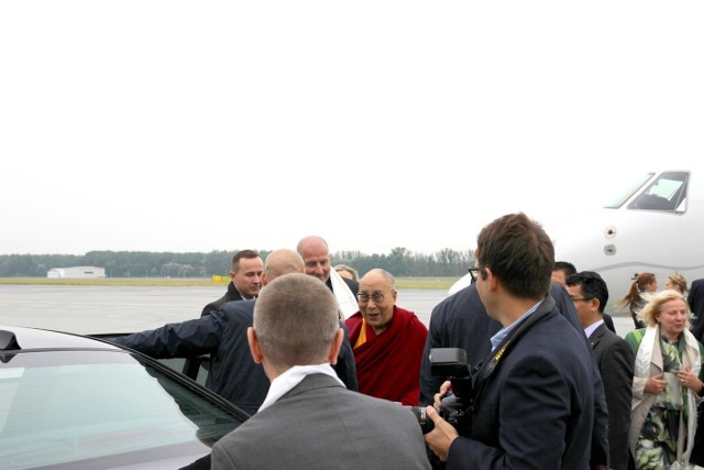 Dalajlama na wrocławskim lotnisku