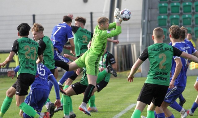 Jesienią Stal Stalowa Wola pokonała Sokoła Sieniawa 3:2 po golu w 90 minucie. Wiosną Stalówka chce walczyć o awans, sieniawianie o spokojne utrzymanie