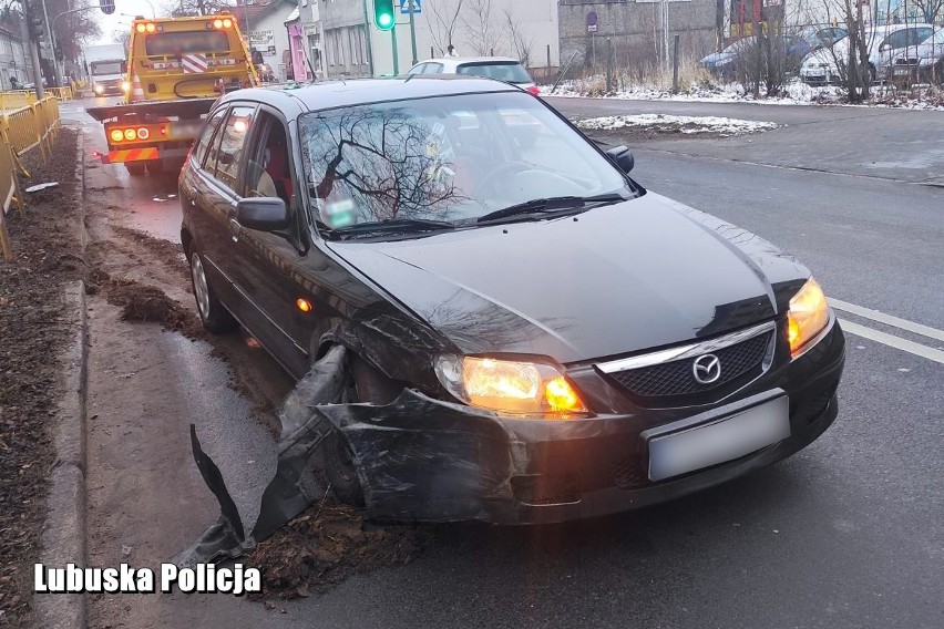 Kompletnie pijany kierowca jechał po... alkohol. Zderzał się...