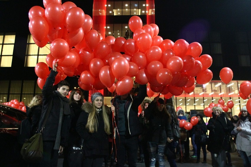 Wojewódzkie Obchody Dnia Walki z AIDS w Łodzi. Wypuszczono w niebo 1000 balonów [ZDJĘCIA]