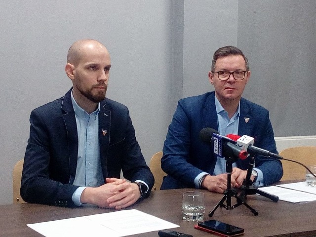 Tomasz Kucharczyk i Piotr Dagiel podczas czwartkowego spotkania z mediami