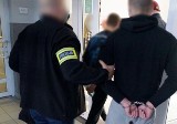 Bandyci wpadli do mieszkania w Świętochłowicach. Pobili mężczyznę, ukradli telefony i torbę z markową odzieżą 