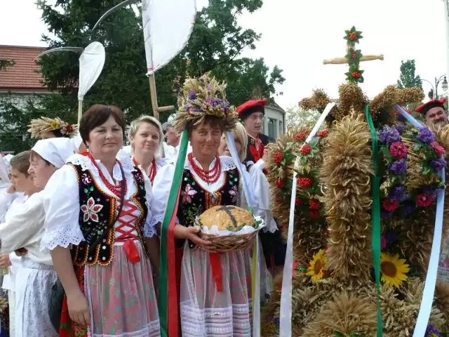 Wojewódzkie dożynki w Pińczowie w pięknej słonecznej aurze.