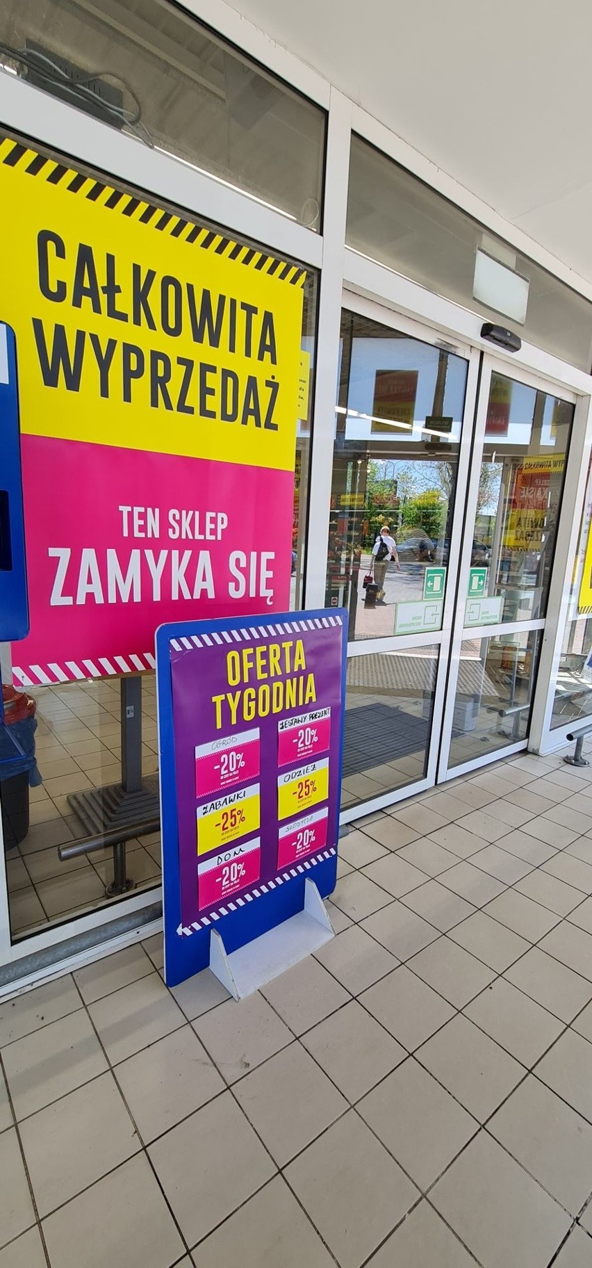 Całkowita wyprzedaż w Tesco przy ul. Zgierskiej trwa.